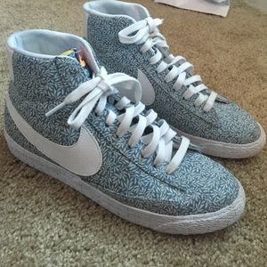 7.5 NIKE BLAZER MID VINTAGE LIBERTY womens