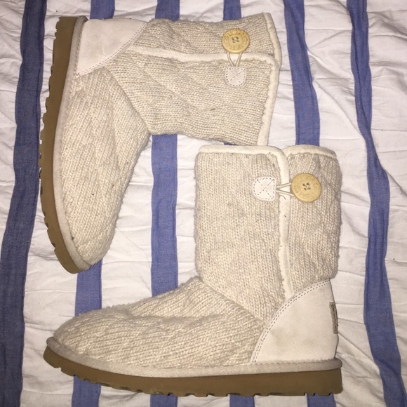 Cream knit UGGS!