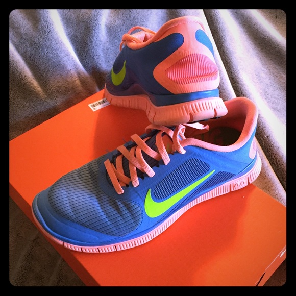 Nike Free Run 4.0 Sneakers