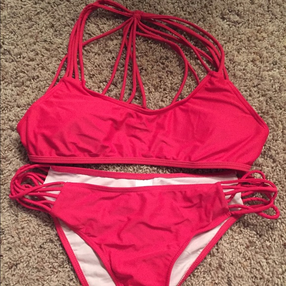 Magenta strappy bikini