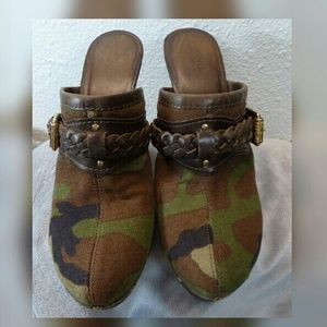 Michael Kors camo chunky heel clogs sz 9