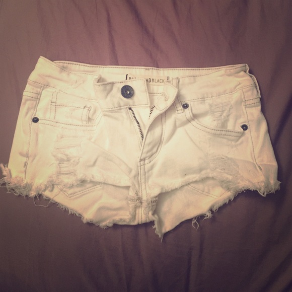 Bull Head Whire distressed jean shorts
