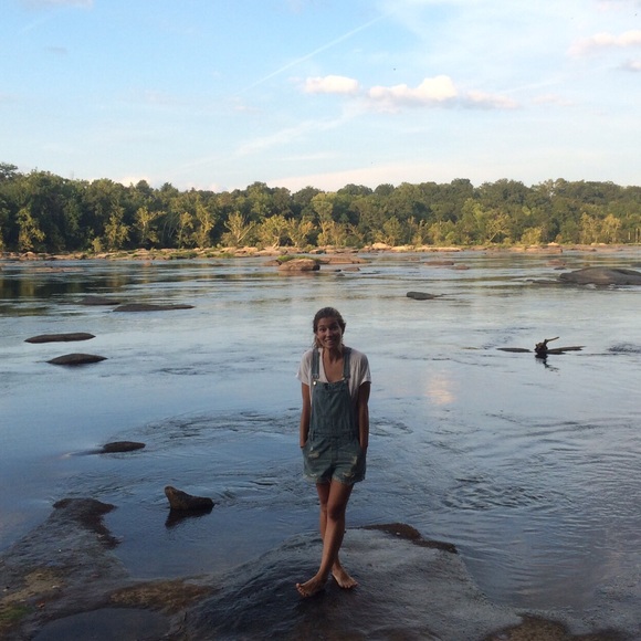 Meet your Posher, Andrea - Picture 1 of 4