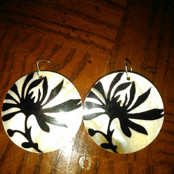 Shell earrings