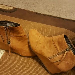 Ladies boots