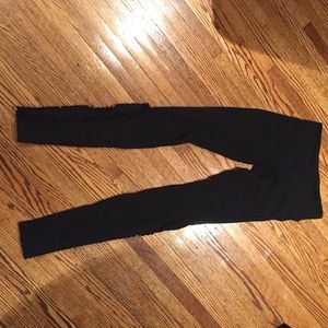 Black lululemon yoga pants
