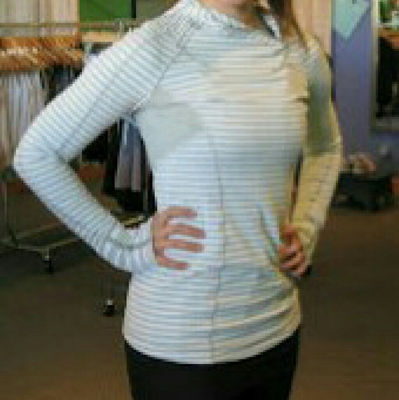 Lululemon Back on Track Silver Spoon Pull Over - Picture 2 of 4