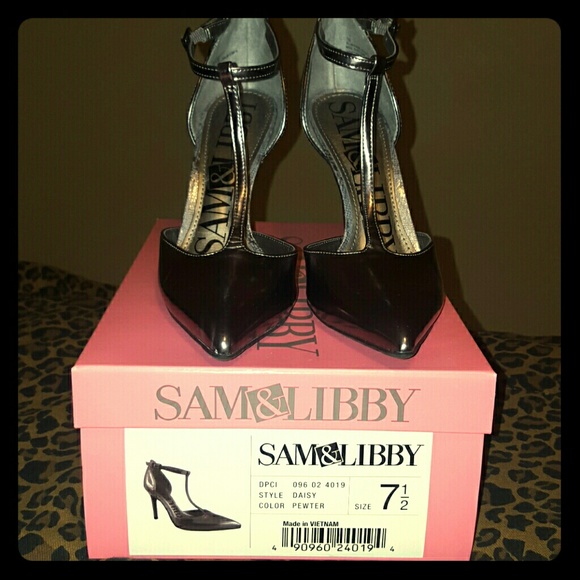 Heels only worn once, in excellent condition