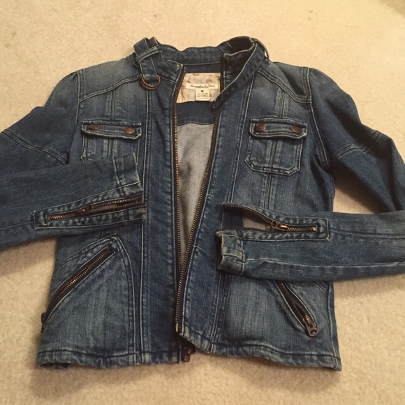Great condition. slender fit & flexible material.