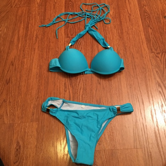 Turquoise bikini - Picture 1 of 1