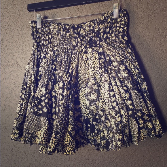 🔴SOLD🔴Super cute floral flare skirt