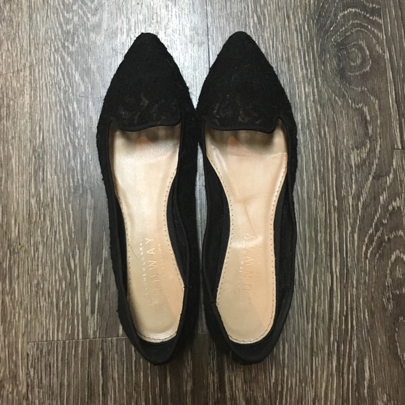 Black lace pointed toe flats