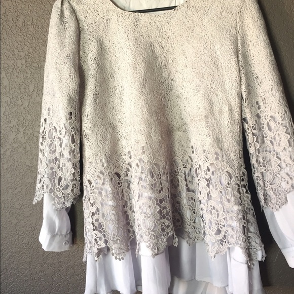 🔴SOLD🔴Lacey grey blouse