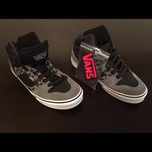 High top skater shoes- VANS! Brand new!