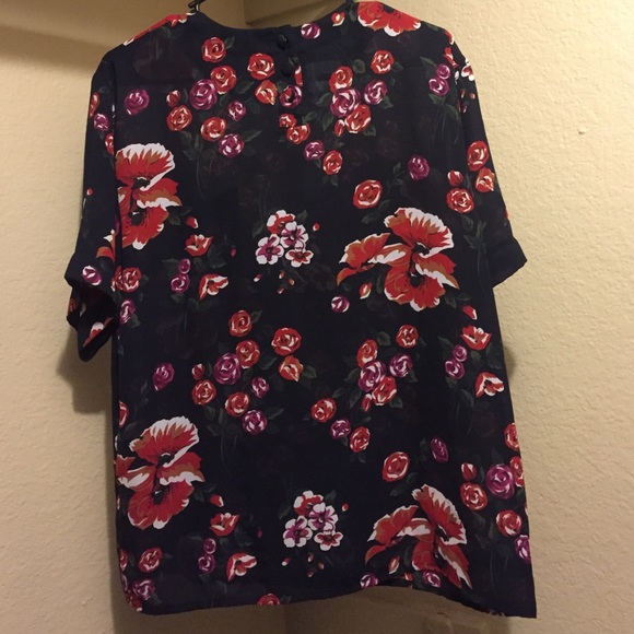 Oversized Floral Top - Picture 3 of 4