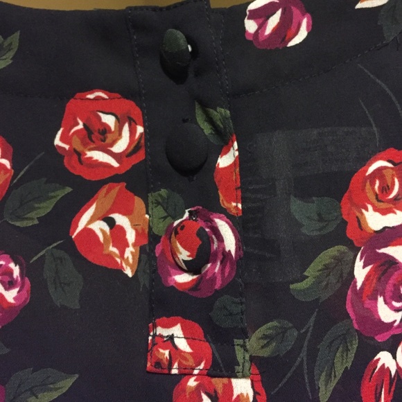 Oversized Floral Top - Picture 4 of 4