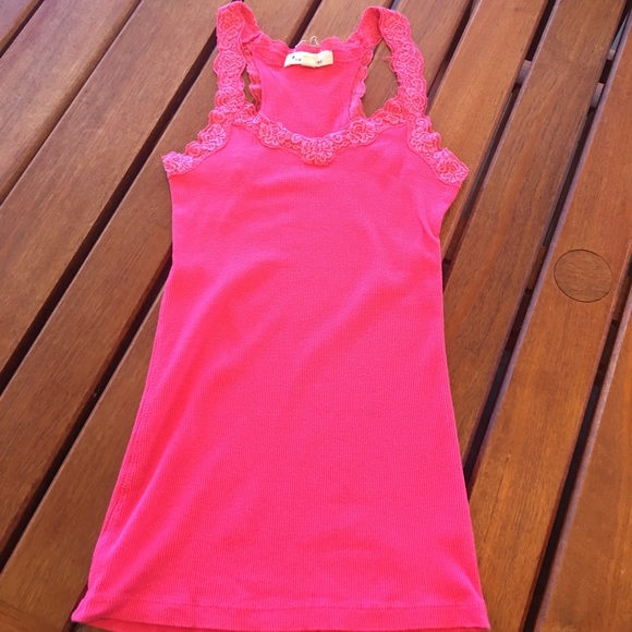 🌷Forever21 - Pink lace tank top with racer back😍