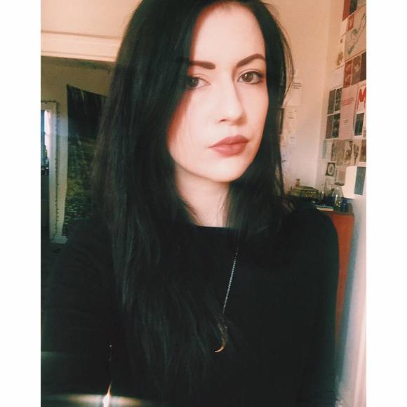 Meet your Posher, Alison - Picture 1 of 1