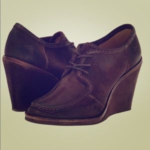 FRYE Caroline Wedge Brown Suede Size 8.5 NEW w/box