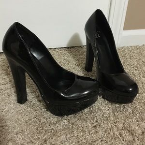Black Pumps