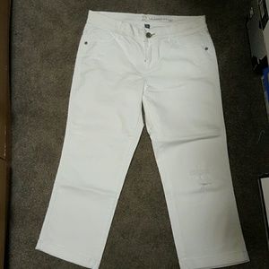 New York & Company White Skinny Crops