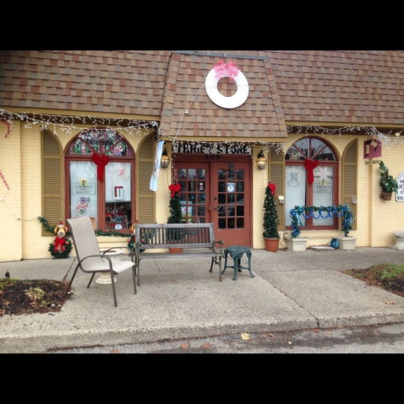 Meet my beautiful Thrift Store!!
