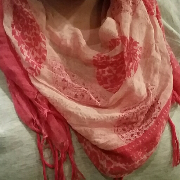 Pink paisley boutique crinkle scarf