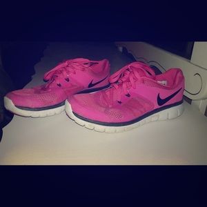 Hot pink Nike shoes!!