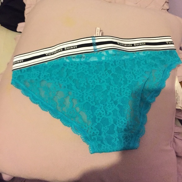 Lace Victoria's Secret panties - Picture 2 of 3