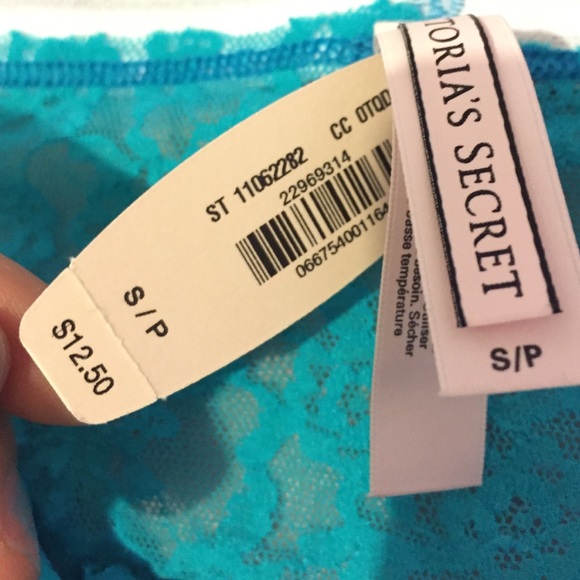 Lace Victoria's Secret panties - Picture 3 of 3