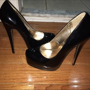 Steve Madden Black Pumps