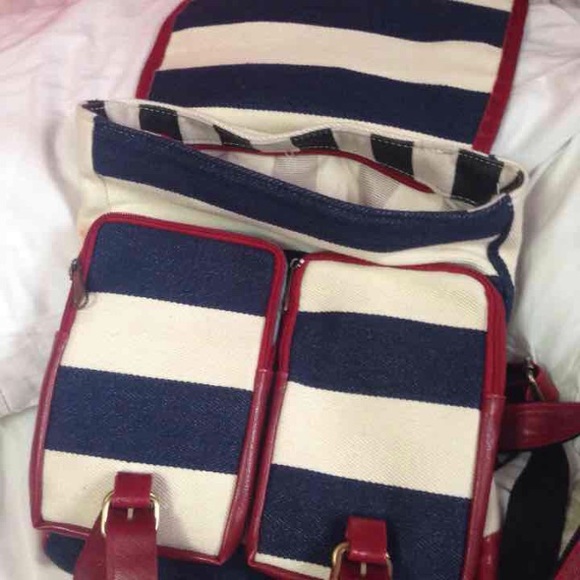 Backpack - Picture 3 of 4