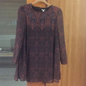 Patterned lightweight dress, casual or dressy!