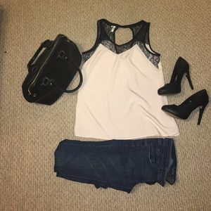 🚫SOLD🚫Sleeveless blush blouse with lace