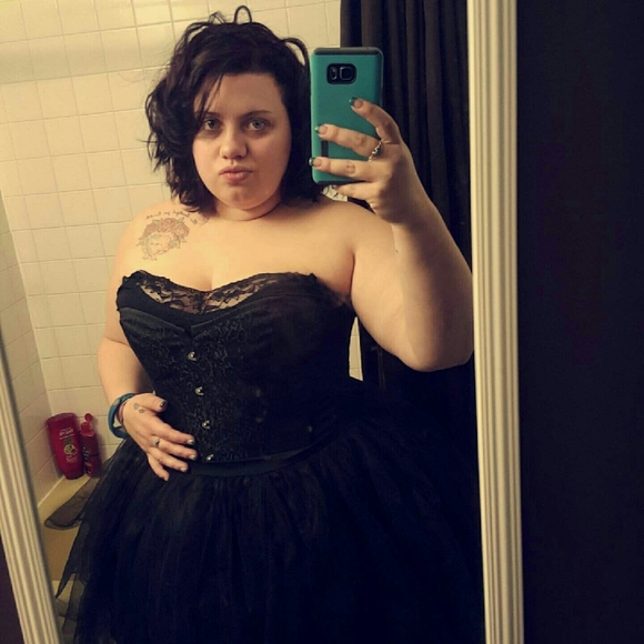 Meet your Posher, Felicia - Picture 1 of 1