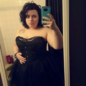 Meet your Posher, Felicia