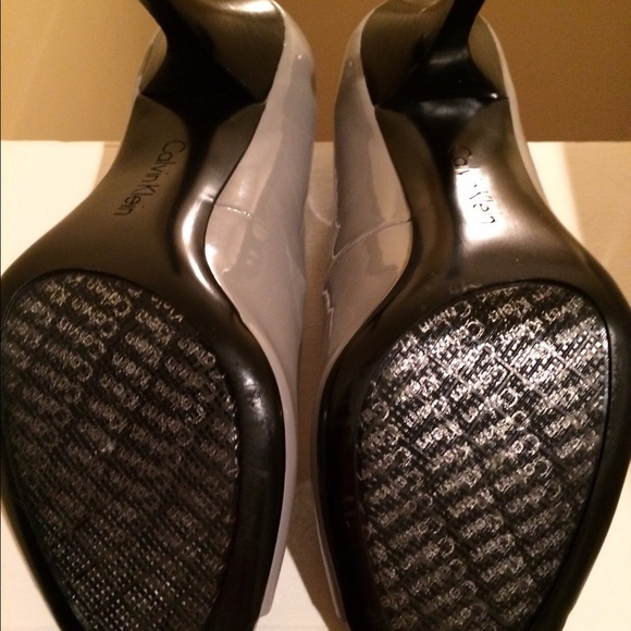 Calvin Klein - Picture 2 of 3