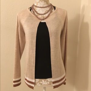 Beige w. Brown strips cardigan with a gold button.