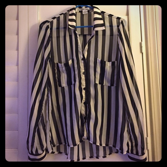 Black & white blouse