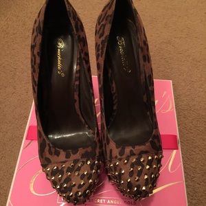 Leopard shoes
