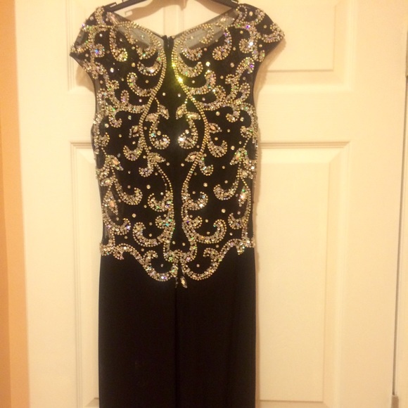 Prom dress - Picture 2 of 4