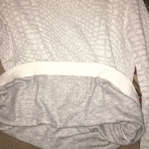 Snake print, light weight sweater - Picture 3 of 4