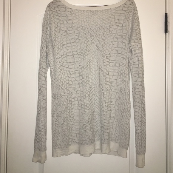 Snake print, light weight sweater - Picture 4 of 4