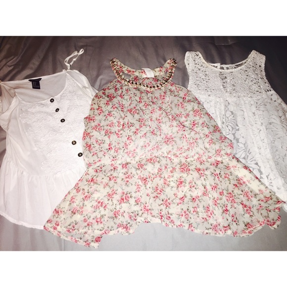 Bundle of 3 cute tops‼️