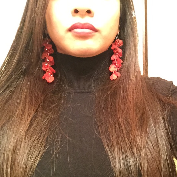 Red dangling earrings - Picture 2 of 2