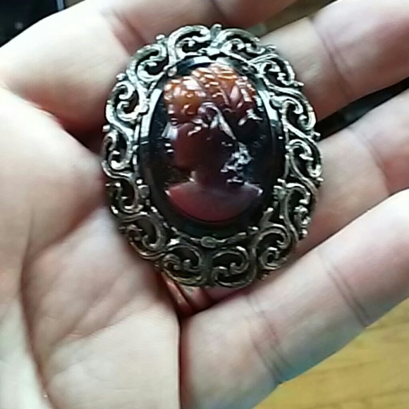 Vintage cameo brooch - Picture 2 of 3
