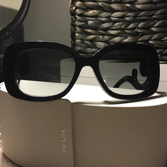 PRADA sunglasses main image 4