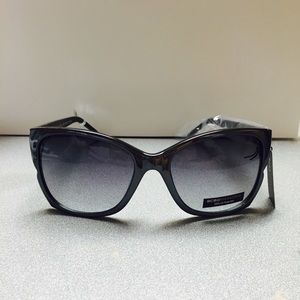 NWT BCBG Sunglasses Butterfly Wayfarer