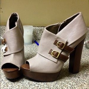 *Traded* Tan platform sandals