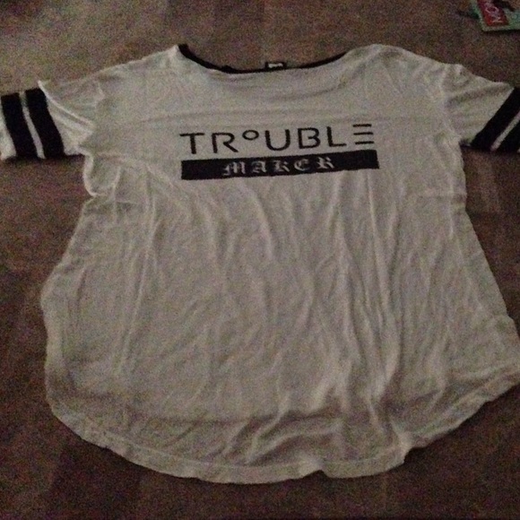 Cute white shirt. - Picture 2 of 2